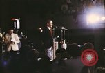 Image Président et Mme Nixon assister à l'ouverture du Grand Ole Opry House Nashville Tennessee USA, 1974, de la seconde 27 séquences d'archives historiques vidéo 65675076612