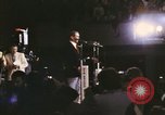 Image Président et Mme Nixon assister à l'ouverture du Grand Ole Opry House Nashville Tennessee USA, 1974, de la seconde 28 séquences d'archives historiques vidéo 65675076612