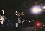 Image Président et Mme Nixon assister à l'ouverture du Grand Ole Opry House Nashville Tennessee USA, 1974, de la seconde 29 séquences d'archives historiques vidéo 65675076612