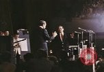 Image Président et Mme Nixon assister à l'ouverture du Grand Ole Opry House Nashville Tennessee USA, 1974, de la seconde 41 séquences d'archives historiques vidéo 65675076612