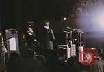 Image Président et Mme Nixon assister à l'ouverture du Grand Ole Opry House Nashville Tennessee USA, 1974, de la seconde 43 séquences d'archives historiques vidéo 65675076612