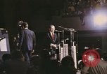 Image Président et Mme Nixon assister à l'ouverture du Grand Ole Opry House Nashville Tennessee USA, 1974, de la seconde 53 séquences d'archives historiques vidéo 65675076612