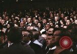 Image Président et Mme Nixon assister à l'ouverture du Grand Ole Opry House Nashville Tennessee USA, 1974, de la seconde 57 séquences d'archives historiques vidéo 65675076612