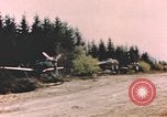 Standbild Deutsche Luftwaffe flugzeuge auf die erfassten Landebahn Deutschland, 1945, aus Sekunde 16 historischem Filmmaterial Videoclip 65675076629