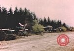 Standbild Deutsche Luftwaffe flugzeuge auf die erfassten Landebahn Deutschland, 1945, aus Sekunde 18 historischem Filmmaterial Videoclip 65675076629