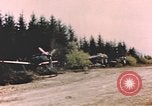 Standbild Deutsche Luftwaffe flugzeuge auf die erfassten Landebahn Deutschland, 1945, aus Sekunde 28 historischem Filmmaterial Videoclip 65675076629