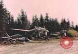Standbild Deutsche Luftwaffe flugzeuge auf die erfassten Landebahn Deutschland, 1945, aus Sekunde 33 historischem Filmmaterial Videoclip 65675076629