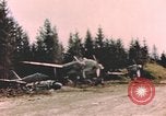 Standbild Deutsche Luftwaffe flugzeuge auf die erfassten Landebahn Deutschland, 1945, aus Sekunde 39 historischem Filmmaterial Videoclip 65675076629