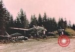 Standbild Deutsche Luftwaffe flugzeuge auf die erfassten Landebahn Deutschland, 1945, aus Sekunde 43 historischem Filmmaterial Videoclip 65675076629