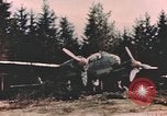 Standbild Deutsche Luftwaffe flugzeuge auf die erfassten Landebahn Deutschland, 1945, aus Sekunde 45 historischem Filmmaterial Videoclip 65675076629