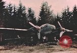 Standbild Deutsche Luftwaffe flugzeuge auf die erfassten Landebahn Deutschland, 1945, aus Sekunde 50 historischem Filmmaterial Videoclip 65675076629