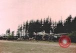 Standbild Deutsche Luftwaffe flugzeuge auf die erfassten Landebahn Deutschland, 1945, aus Sekunde 56 historischem Filmmaterial Videoclip 65675076629