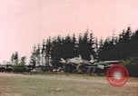 Standbild Deutsche Luftwaffe flugzeuge auf die erfassten Landebahn Deutschland, 1945, aus Sekunde 58 historischem Filmmaterial Videoclip 65675076629