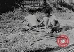 Standbild Bambus Container Birma, 1943, aus Sekunde 11 historischem Filmmaterial Videoclip 65675076652