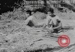Standbild Bambus Container Birma, 1943, aus Sekunde 12 historischem Filmmaterial Videoclip 65675076652