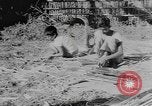 Standbild Bambus Container Birma, 1943, aus Sekunde 13 historischem Filmmaterial Videoclip 65675076652