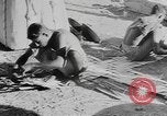 Standbild Bambus Container Birma, 1943, aus Sekunde 25 historischem Filmmaterial Videoclip 65675076652