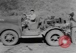 Standbild tug Fahrzeug Indien, 1943, aus Sekunde 27 historischem Filmmaterial Videoclip 65675076653