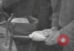 Standbild Mess Kit Reklamation Aktivitäten Zweiten Weltkrieg Europäische Theater, 1945, aus Sekunde 1 historischem Filmmaterial Videoclip 65675076670