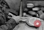 Standbild Mess Kit Reklamation Aktivitäten Zweiten Weltkrieg Europäische Theater, 1945, aus Sekunde 16 historischem Filmmaterial Videoclip 65675076670