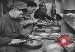 Standbild Mess Kit Reklamation Aktivitäten Zweiten Weltkrieg Europäische Theater, 1945, aus Sekunde 27 historischem Filmmaterial Videoclip 65675076670