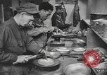 Standbild Mess Kit Reklamation Aktivitäten Zweiten Weltkrieg Europäische Theater, 1945, aus Sekunde 28 historischem Filmmaterial Videoclip 65675076670