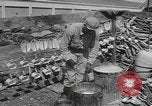 Standbild Mess Kit Reklamation Aktivitäten Zweiten Weltkrieg Europäische Theater, 1945, aus Sekunde 29 historischem Filmmaterial Videoclip 65675076670