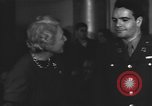 Standbild American Theatre Wing Stage Door Canteen in Washington DC Washington DC USA, 1943, aus Sekunde 15 historischem Filmmaterial Videoclip 65675076688