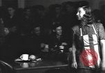 Standbild American Theatre Wing Stage Door Canteen in Washington DC Washington DC USA, 1943, aus Sekunde 28 historischem Filmmaterial Videoclip 65675076688
