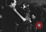 Standbild American Theatre Wing Stage Door Canteen in Washington DC Washington DC USA, 1943, aus Sekunde 30 historischem Filmmaterial Videoclip 65675076688