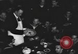 Standbild American Theatre Wing Stage Door Canteen in Washington DC Washington DC USA, 1943, aus Sekunde 33 historischem Filmmaterial Videoclip 65675076688