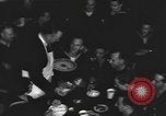 Standbild American Theatre Wing Stage Door Canteen in Washington DC Washington DC USA, 1943, aus Sekunde 34 historischem Filmmaterial Videoclip 65675076688