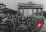 Image Otto Ernst Remer reviews les soldats allemands Berlin Allemagne, 1944, de la seconde 24 séquences d'archives historiques vidéo 65675076701