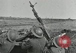 Standbild US-Truppen Feuer Anti Aircraft guns Frankreich, 1918, aus Sekunde 15 historischem Filmmaterial Videoclip 65675076715