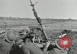 Standbild US-Truppen Feuer Anti Aircraft guns Frankreich, 1918, aus Sekunde 29 historischem Filmmaterial Videoclip 65675076715
