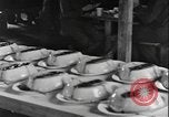 Standbild Geschirrspülen bei Ersten Weltkrieg Trainingslager United States USA, 1918, aus Sekunde 17 historischem Filmmaterial Videoclip 65675076733