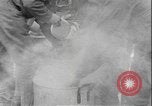 Standbild Geschirrspülen bei Ersten Weltkrieg Trainingslager United States USA, 1918, aus Sekunde 21 historischem Filmmaterial Videoclip 65675076733