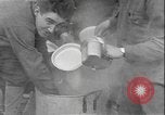 Standbild Geschirrspülen bei Ersten Weltkrieg Trainingslager United States USA, 1918, aus Sekunde 26 historischem Filmmaterial Videoclip 65675076733