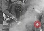 Standbild Geschirrspülen bei Ersten Weltkrieg Trainingslager United States USA, 1918, aus Sekunde 36 historischem Filmmaterial Videoclip 65675076733