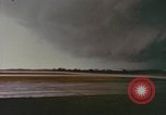 Image sombres nuages de tempête de vent majeur United States USA, 1958, de la seconde 39 séquences d'archives historiques vidéo 65675076790