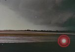 Image sombres nuages de tempête de vent majeur United States USA, 1958, de la seconde 43 séquences d'archives historiques vidéo 65675076790