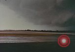 Image sombres nuages de tempête de vent majeur United States USA, 1958, de la seconde 44 séquences d'archives historiques vidéo 65675076790