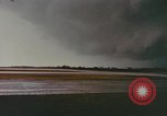 Image sombres nuages de tempête de vent majeur United States USA, 1958, de la seconde 46 séquences d'archives historiques vidéo 65675076790