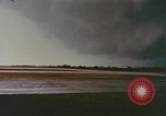 Image sombres nuages de tempête de vent majeur United States USA, 1958, de la seconde 49 séquences d'archives historiques vidéo 65675076790