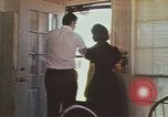 Immagine di Famiglia creazione di tornado piano di sicurezza United States USA, 1979, secondo 9 filmato di repertorio 65675076794