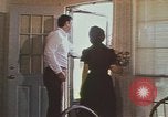 Immagine di Famiglia creazione di tornado piano di sicurezza United States USA, 1979, secondo 13 filmato di repertorio 65675076794