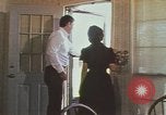 Immagine di Famiglia creazione di tornado piano di sicurezza United States USA, 1979, secondo 14 filmato di repertorio 65675076794
