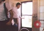 Immagine di Famiglia creazione di tornado piano di sicurezza United States USA, 1979, secondo 22 filmato di repertorio 65675076794