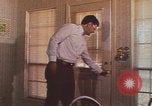 Immagine di Famiglia creazione di tornado piano di sicurezza United States USA, 1979, secondo 24 filmato di repertorio 65675076794