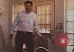 Immagine di Famiglia creazione di tornado piano di sicurezza United States USA, 1979, secondo 25 filmato di repertorio 65675076794